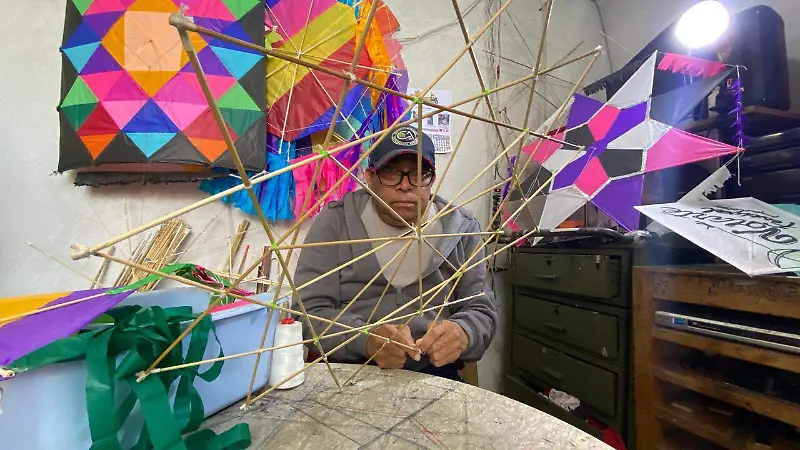 Don Pedro elabora papalotes artesanales desde hace más de 12 años | Fotorreportaje 